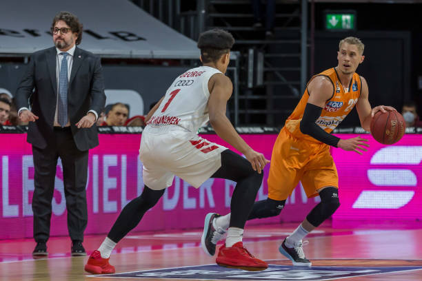 了雷伊的下 了雷伊的下