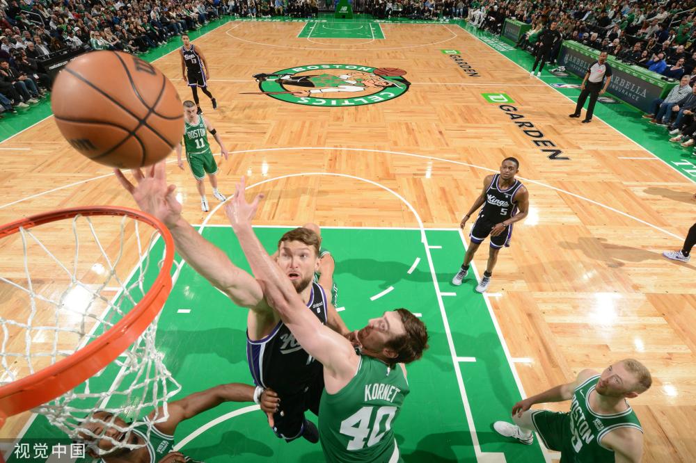 更是对其背 更是对其背